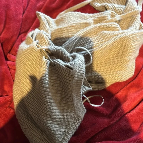 UB Tan long sleeve sweater Sz - Picture 14 of 14